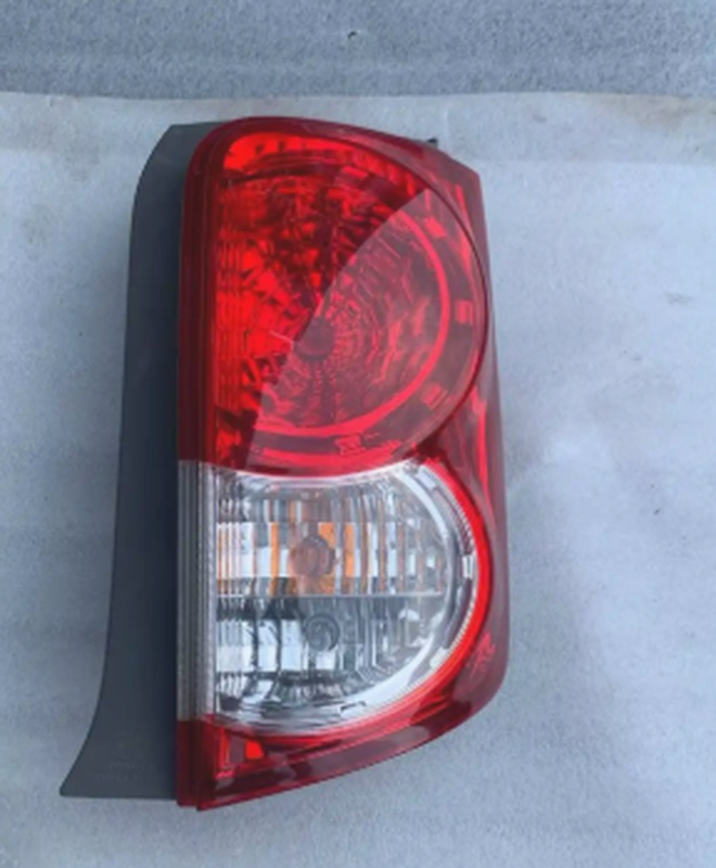 Задняя фара на Toyota Rumion